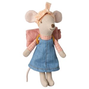 Souris de randonnée grande sœur Maileg prête pour l’aventure