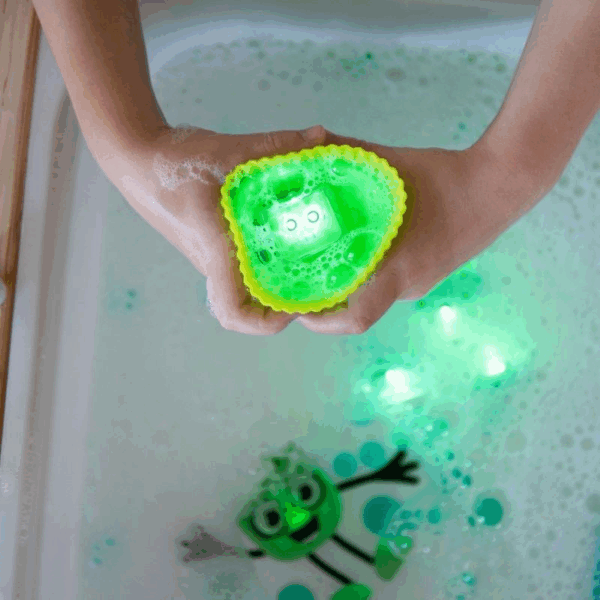 Cubes de bain lumineux vert - Pippa – Image 2