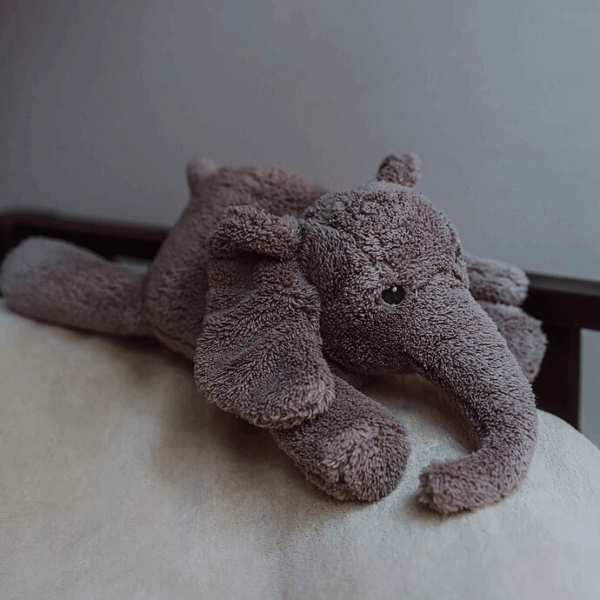 Peluche à bruits blancs rechargeable - Georges l'éléphant gris – Image 2