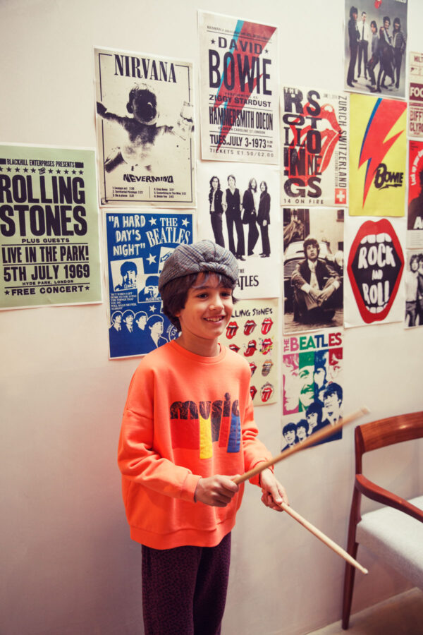 Sweatshirt - Orange "music"print – Image 4