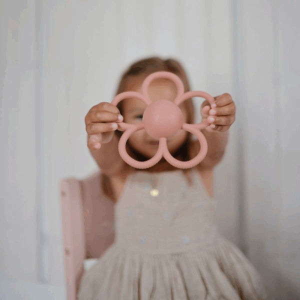 Hochet de dentition - Daisy - Dusty rose – Image 3