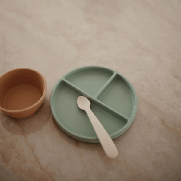 Lot de 2 cuillères bébé en silicone - Cambridge Blue & Shifting Sand – Image 3