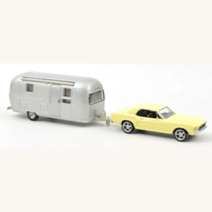 Voiture miniature Ford Mustang 1968 jaune clair avec caravane Airstream Jet-Car 1/43