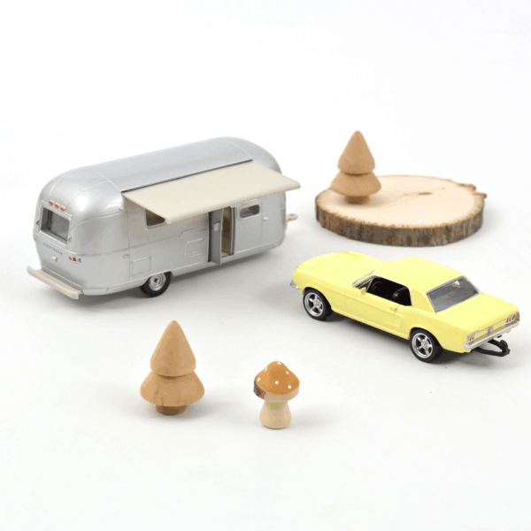 Voiture miniature Ford Mustang 1968 avec caravane Airstream – Image 2