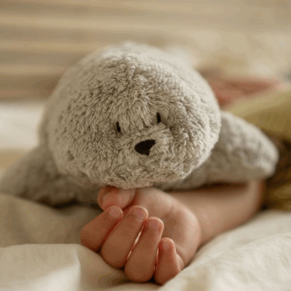 Peluche veilleuse phoque nature bio gris – Moonie – Image 2