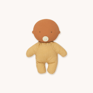 Poupon souple en caoutchouc Gommu Mini Baby Soft Almond de la marque We Are Gommu