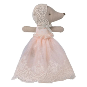 Bébé souris Maileg en robe poudre avec coiffe en dentelle