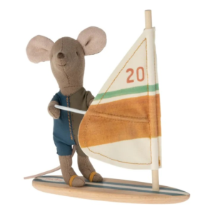 Souris surfer Maileg petit frère avec planche de surf en bois