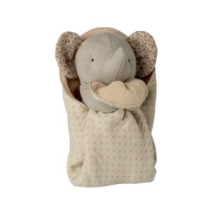 Éléphant mini Maileg gris acier avec peluche et lange assorti