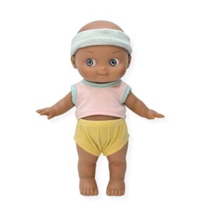Poupon Mini Pancha Maïa au sport avec son ensemble roller rose pâle